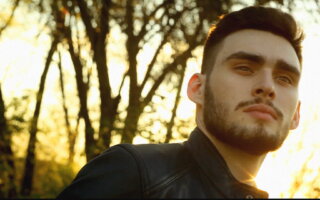 кинокадр с мужчиной